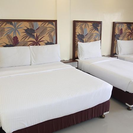 Eon Centennial Resort Hotel & Waterpark Илоило Номер фото