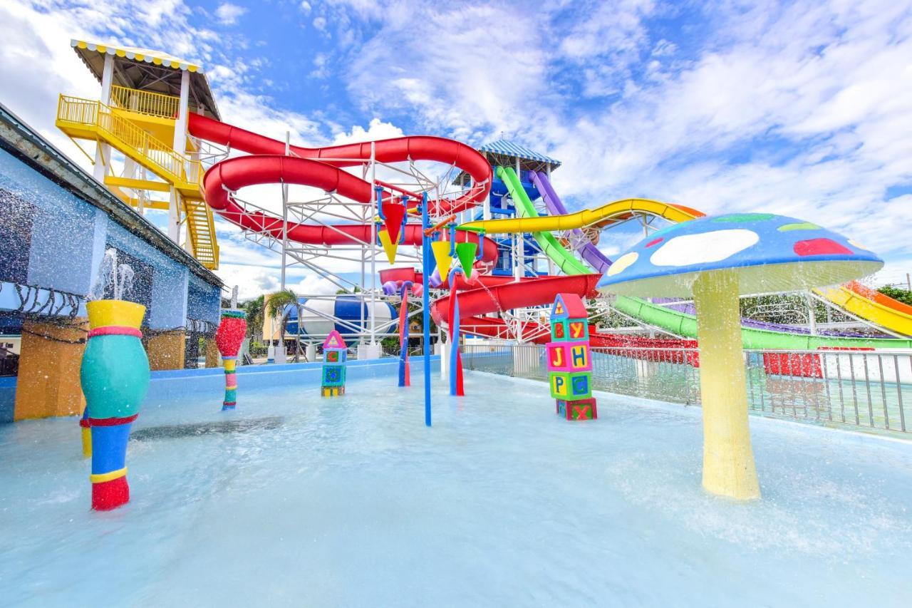 Eon Centennial Resort Hotel & Waterpark Илоило Экстерьер фото
