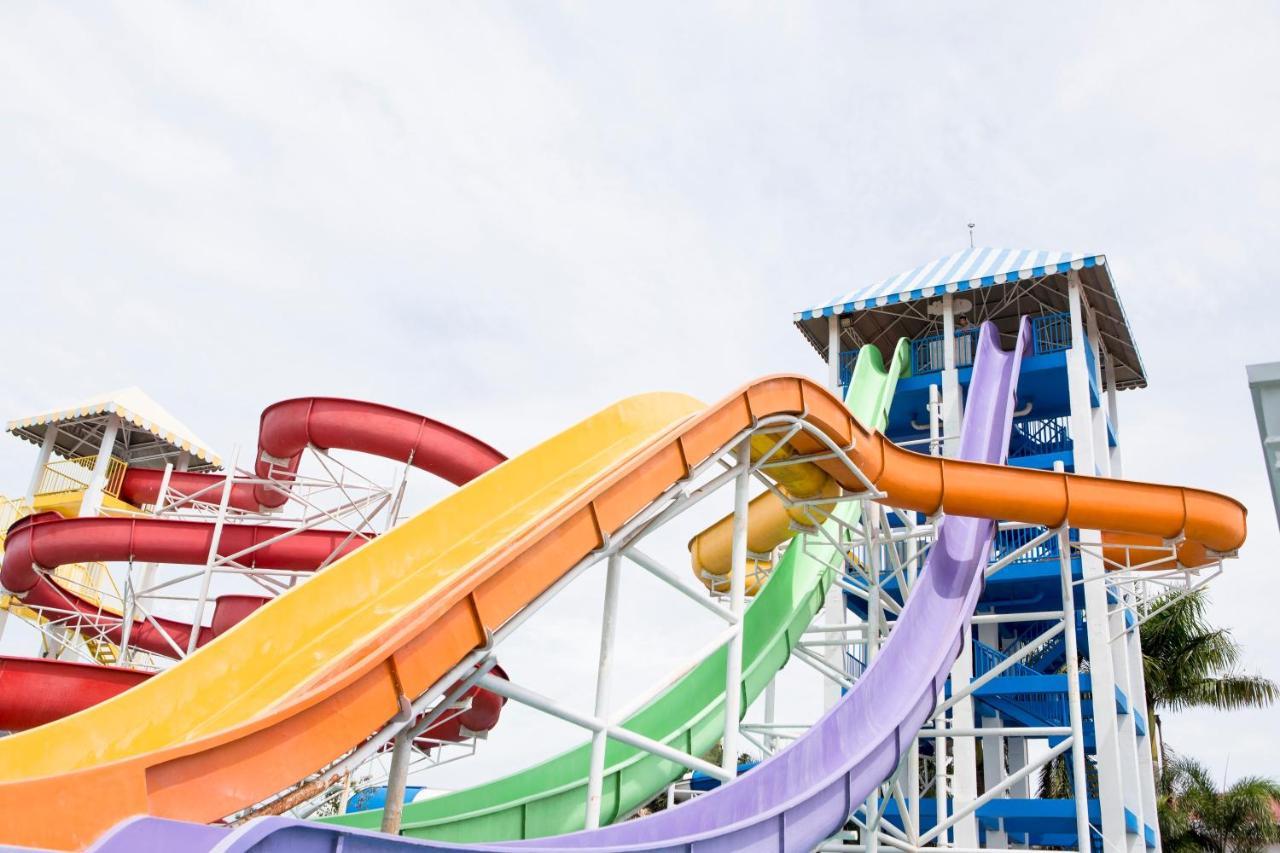 Eon Centennial Resort Hotel & Waterpark Илоило Экстерьер фото