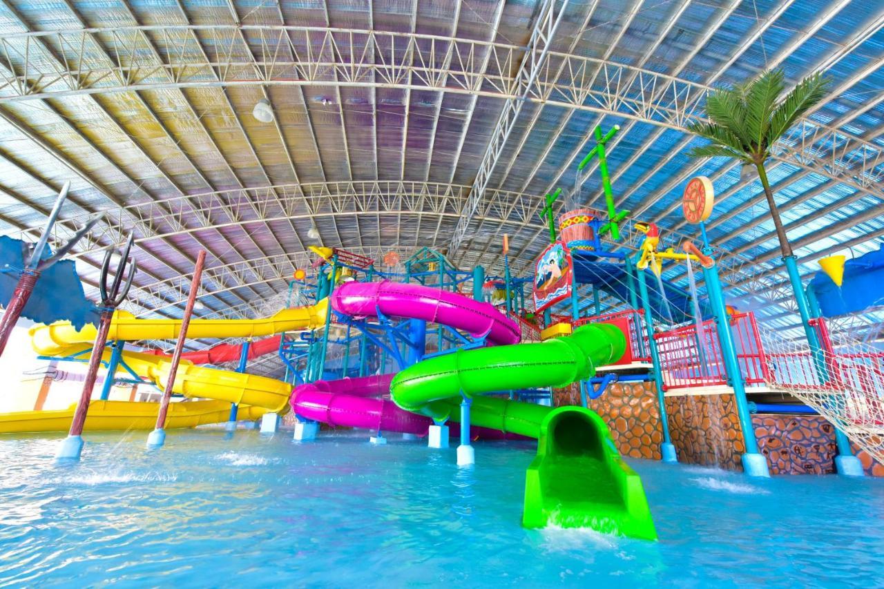 Eon Centennial Resort Hotel & Waterpark Илоило Экстерьер фото