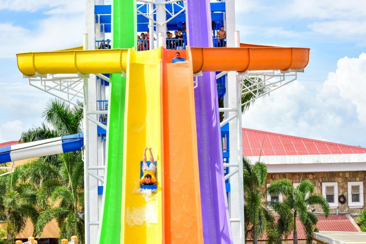 Eon Centennial Resort Hotel & Waterpark Илоило Экстерьер фото