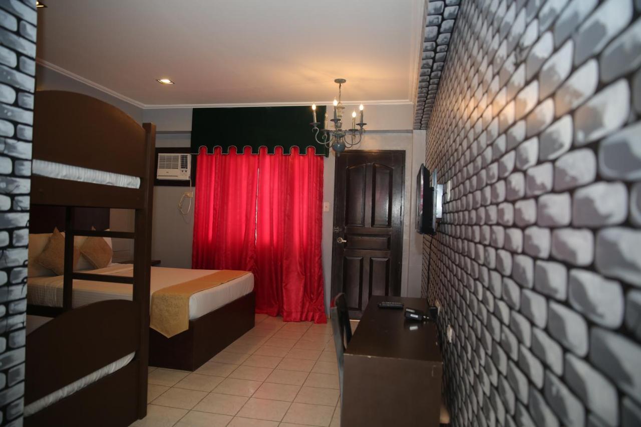 Eon Centennial Resort Hotel & Waterpark Илоило Номер фото