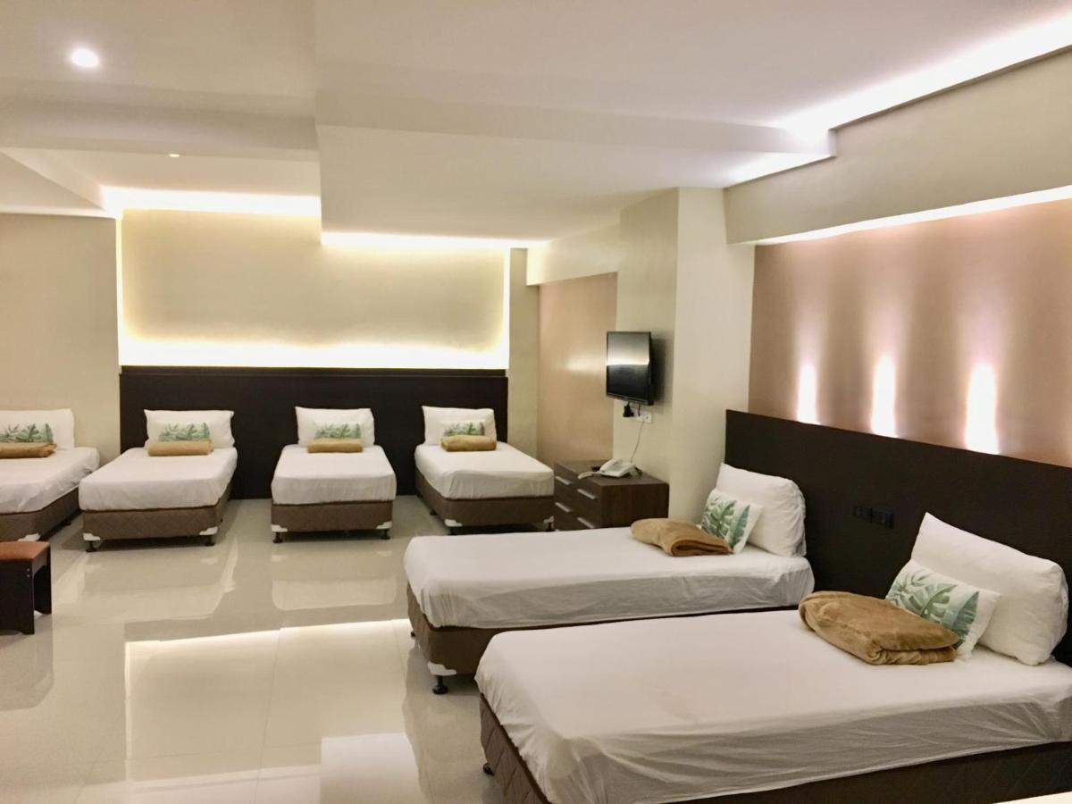 Eon Centennial Resort Hotel & Waterpark Илоило Экстерьер фото