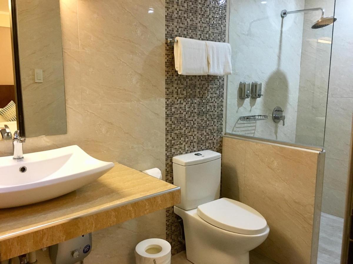 Eon Centennial Resort Hotel & Waterpark Илоило Экстерьер фото