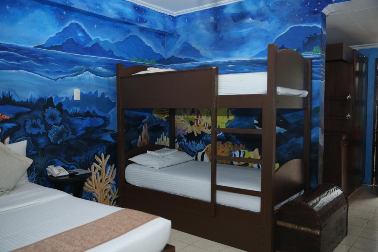 Eon Centennial Resort Hotel & Waterpark Илоило Экстерьер фото
