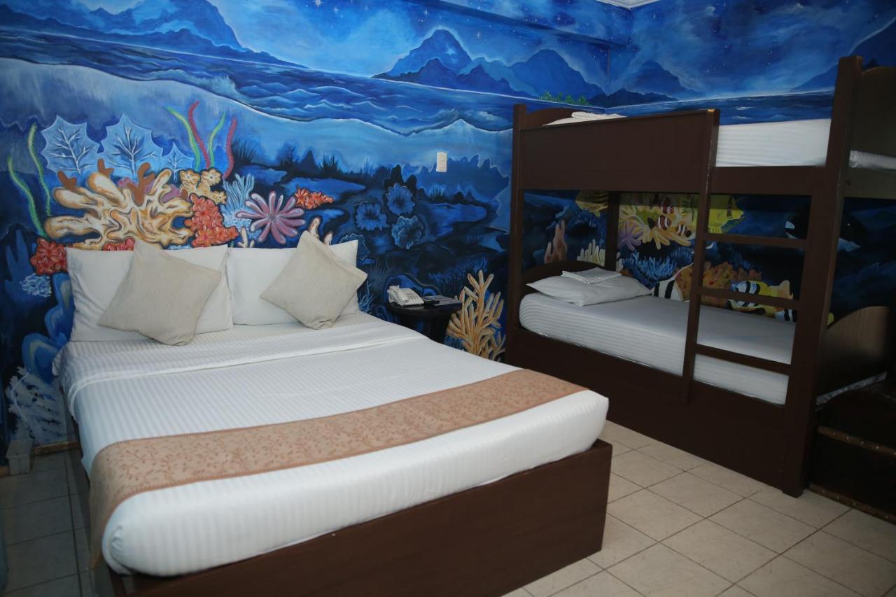Eon Centennial Resort Hotel & Waterpark Илоило Экстерьер фото