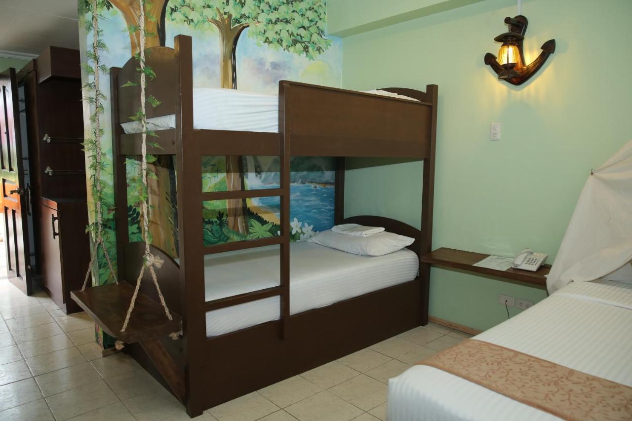 Eon Centennial Resort Hotel & Waterpark Илоило Экстерьер фото