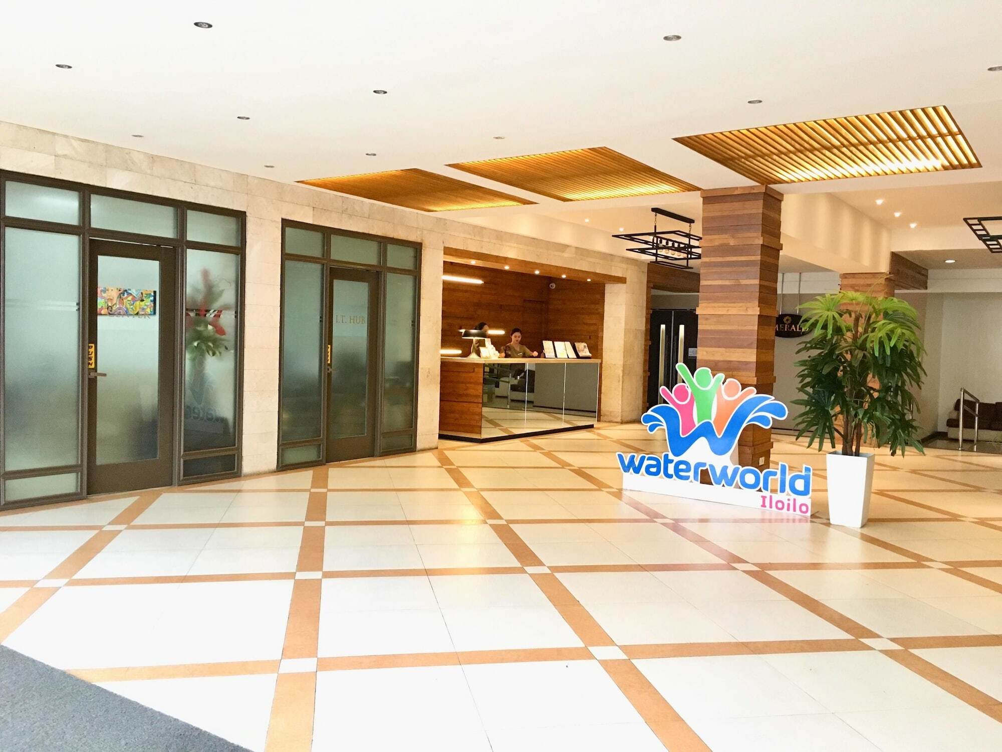 Eon Centennial Resort Hotel & Waterpark Илоило Экстерьер фото